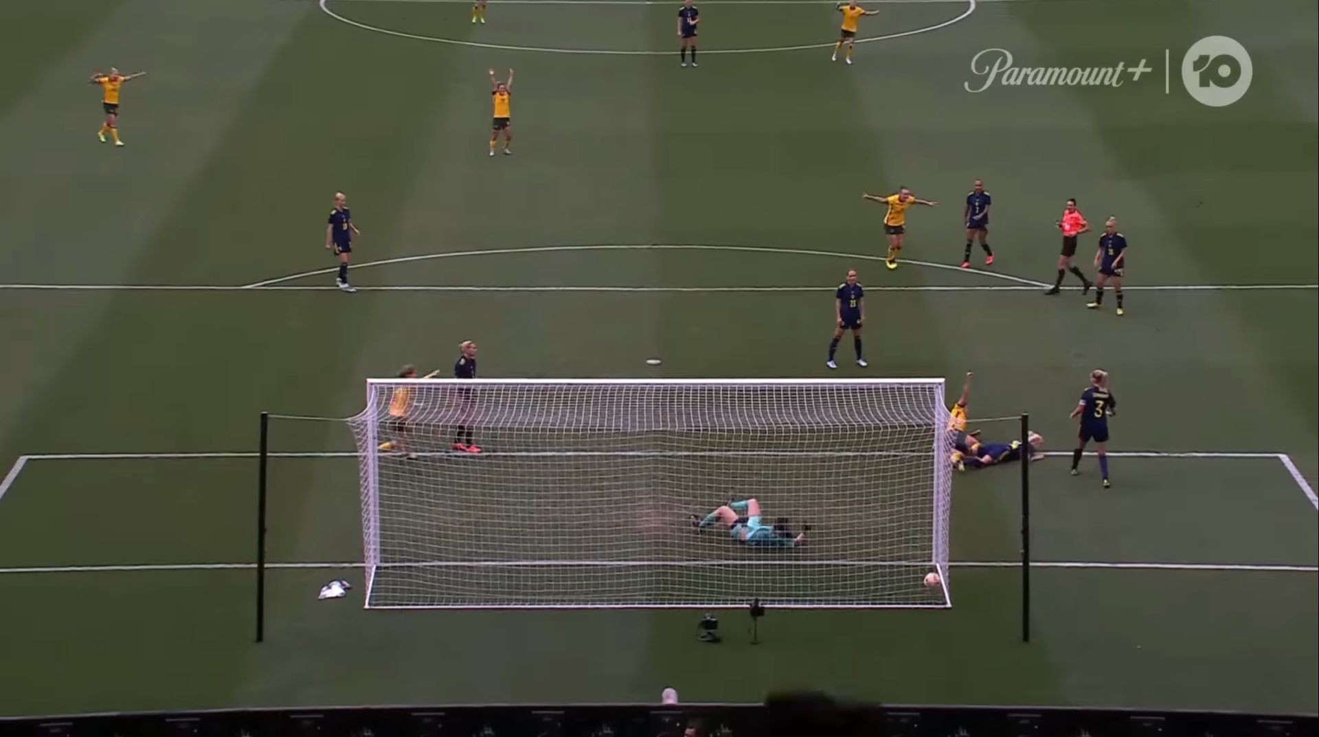 a league football match broadcast 02