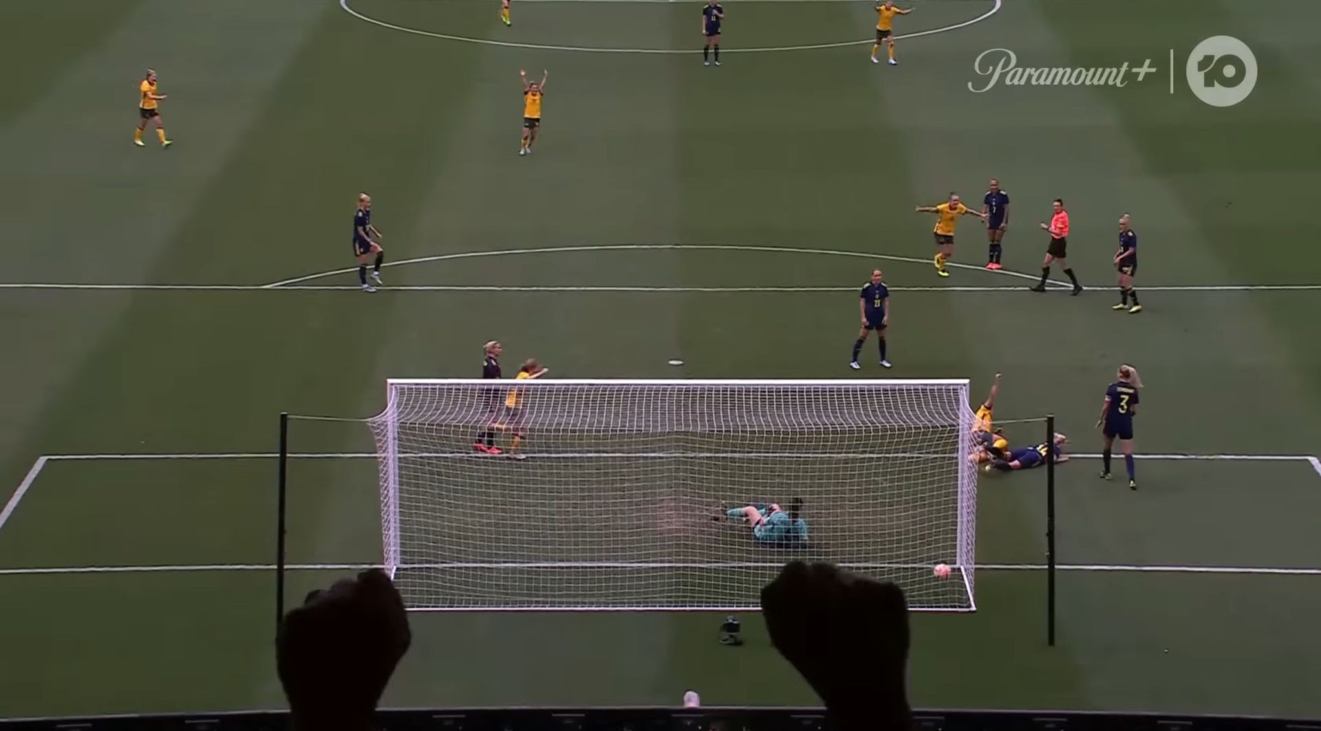 a league football match broadcast 03